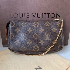 ⛔️SOLD⛔️ Authentic LV Pochette Accessoires